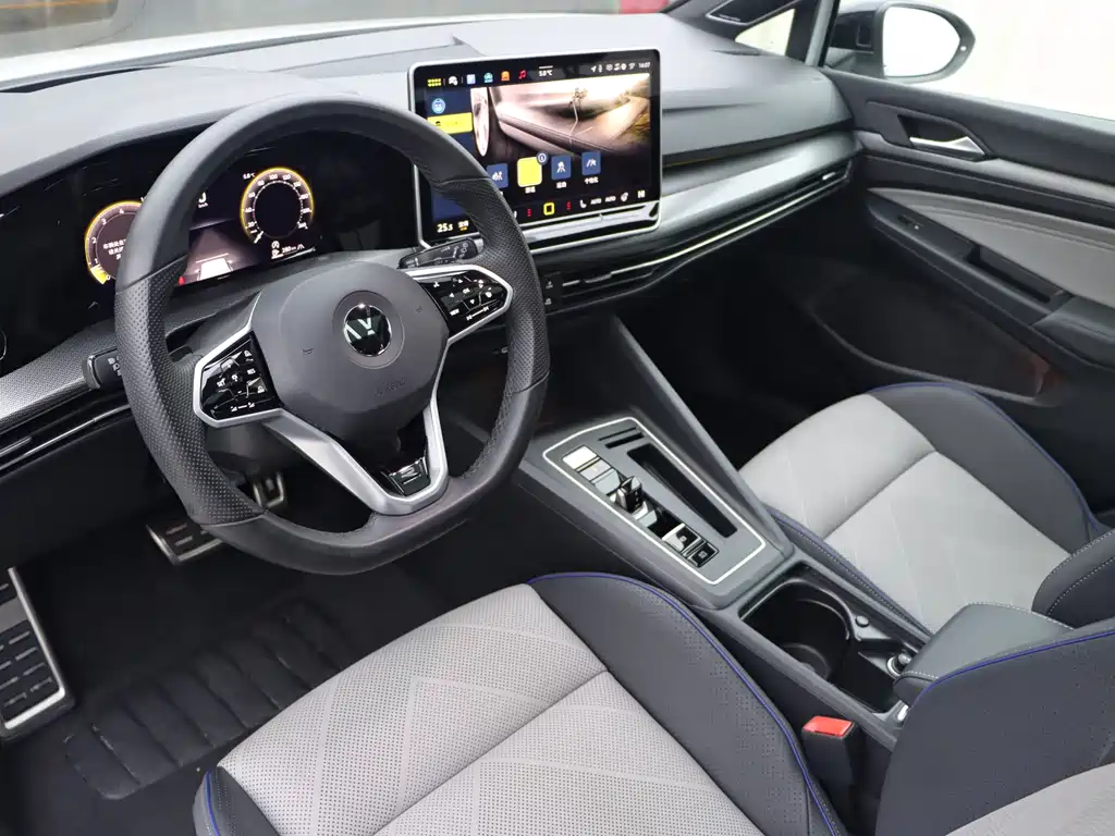 Volkswagen Golf 2025 300TSI R-Line 2025 - thumbnail 6