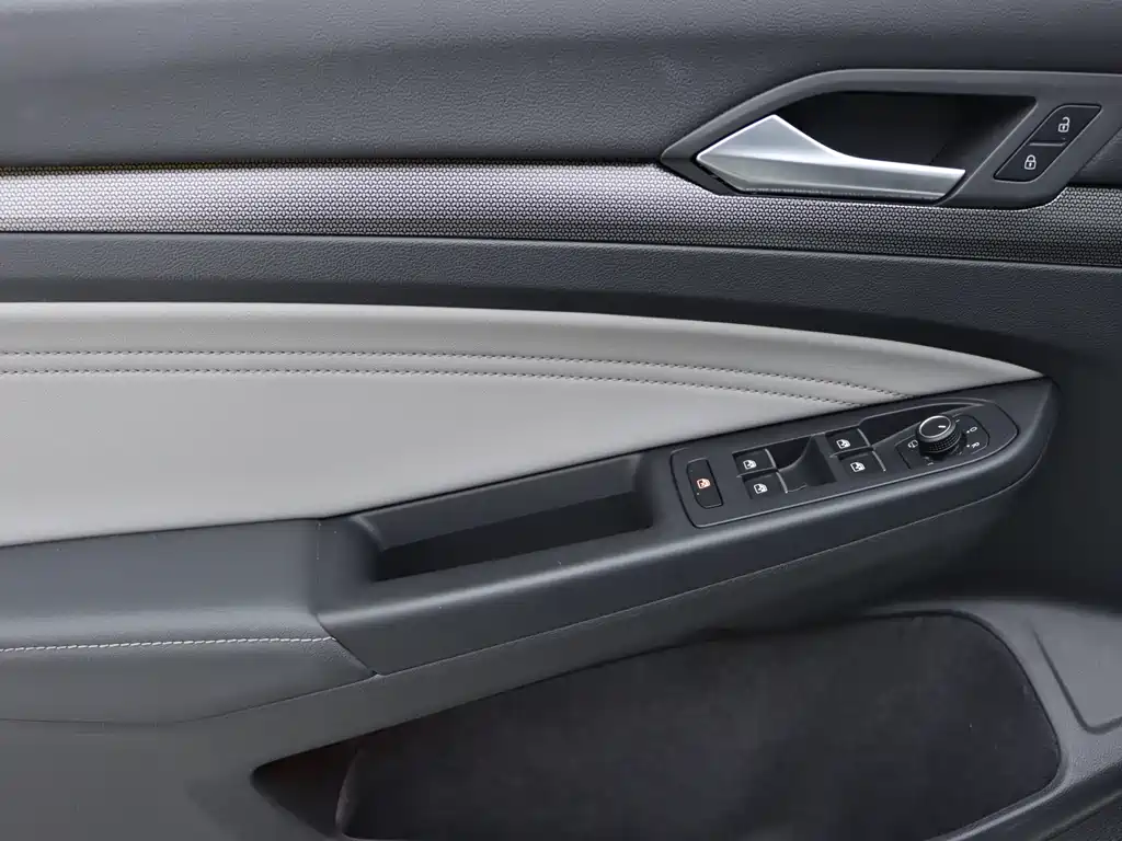 Volkswagen Golf 2025 300TSI R-Line 2025 - thumbnail 12
