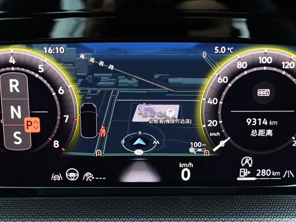 Volkswagen Golf 2025 300TSI R-Line 2025 - thumbnail 18