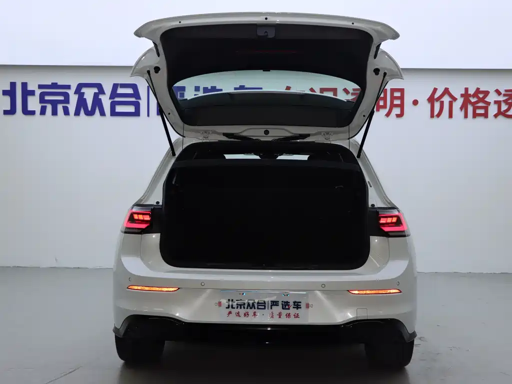 Volkswagen Golf 2025 300TSI R-Line 2025 - thumbnail 24