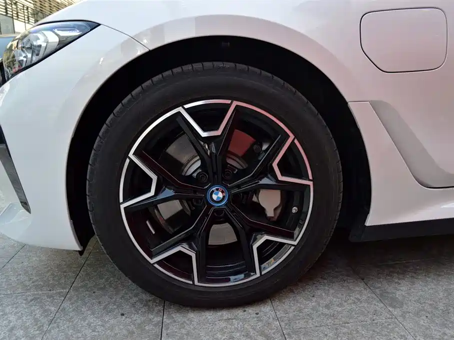 BMW BMW i3 2024 eDrive 40 L Night Shadow Package 2025 - thumbnail 8