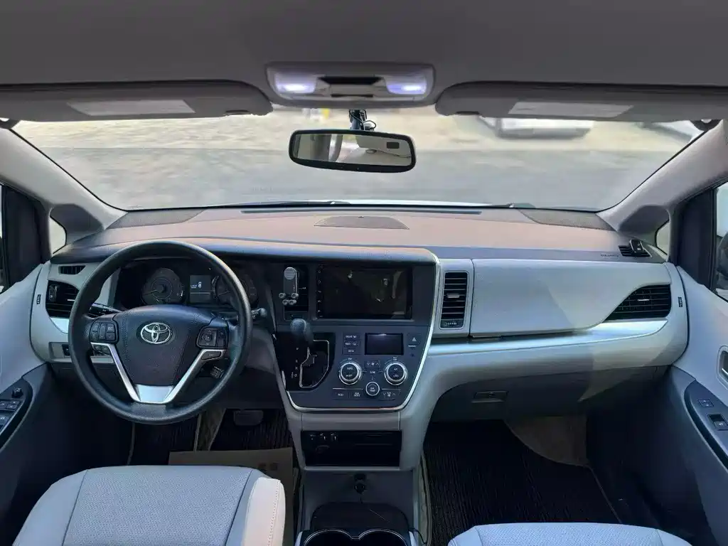 Toyota Toyota Sienna 2015 3.5L AWD LE 2018 - thumbnail 5