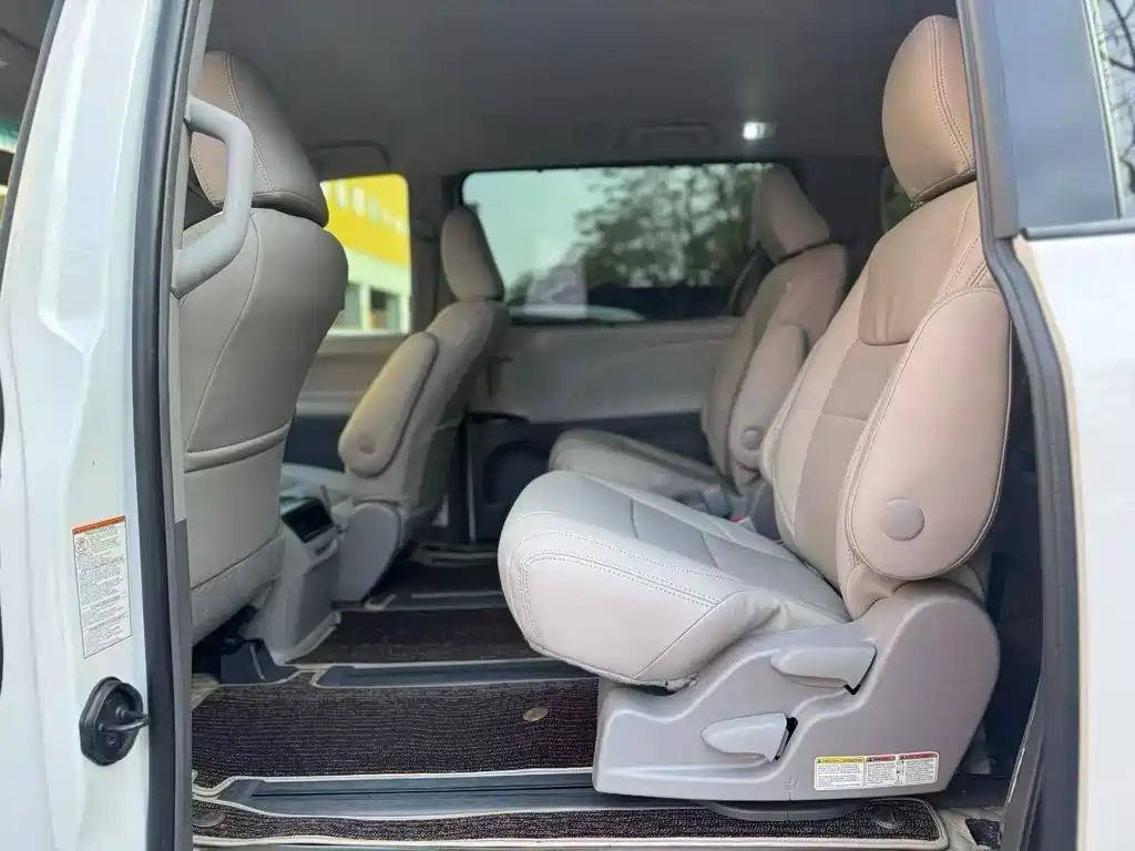 Toyota Toyota Sienna 2015 3.5L AWD LE 2018 - thumbnail 6