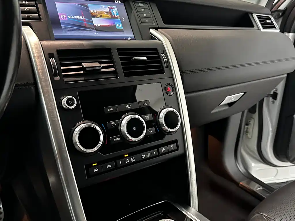 Land Rover Discovery Sport 2016 2.0T Limited Edition 2017 - thumbnail 12