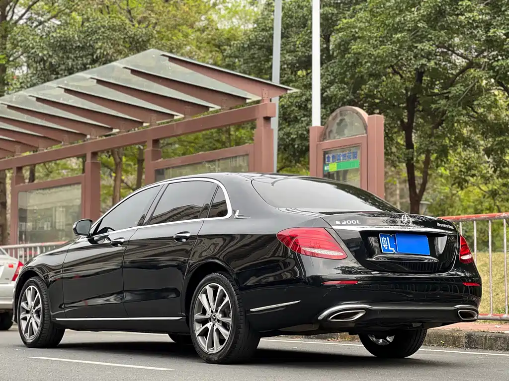 Mercedes-Benz Mercedes-Benz E-Class 2019 E 300 L Fashion Edition 2018 - thumbnail 17