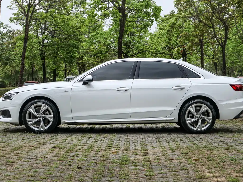 Audi Audi A4L 2020 40 TFSI Luxury Elegant Model 2021 - thumbnail 4