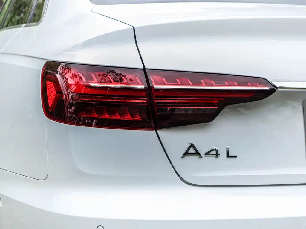 Audi Audi A4L 2020 40 TFSI Luxury Elegant Model 2021 - thumbnail 10