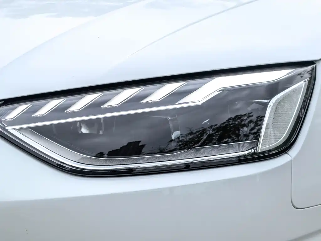 Audi Audi A4L 2020 40 TFSI Luxury Elegant Model 2021 - thumbnail 14