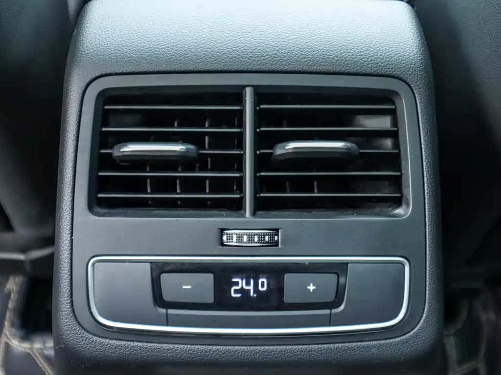 Audi Audi A4L 2020 40 TFSI Luxury Elegant Model 2021 - thumbnail 22