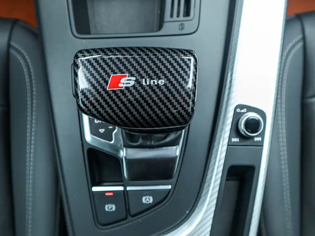 Audi Audi A4L 2020 40 TFSI Luxury Elegant Model 2021 - thumbnail 24