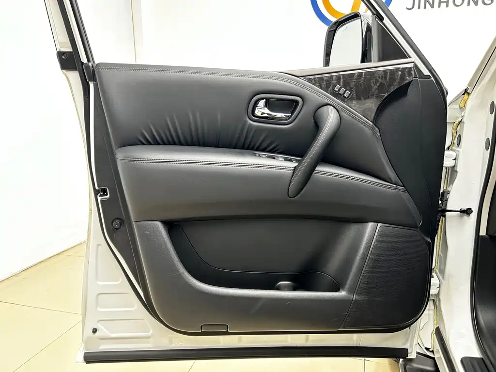 Nissan Nissan Armada 2023 5.6L Platinum Edition 2023 - thumbnail 4