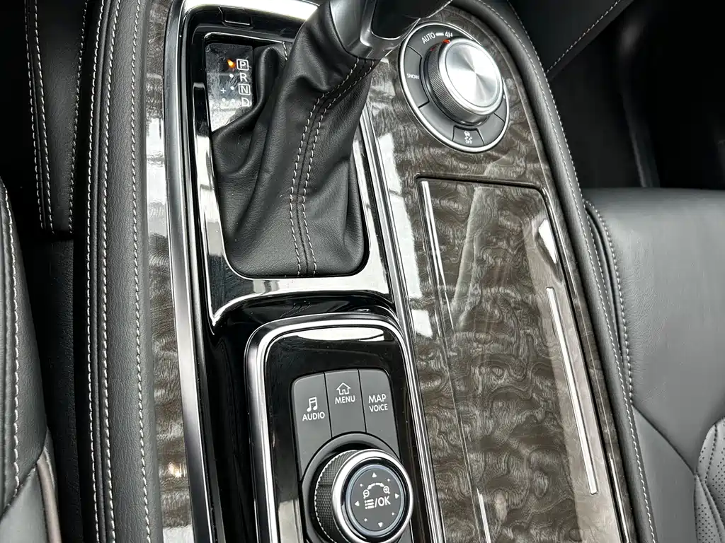 Nissan Nissan Armada 2023 5.6L Platinum Edition 2023 - thumbnail 11