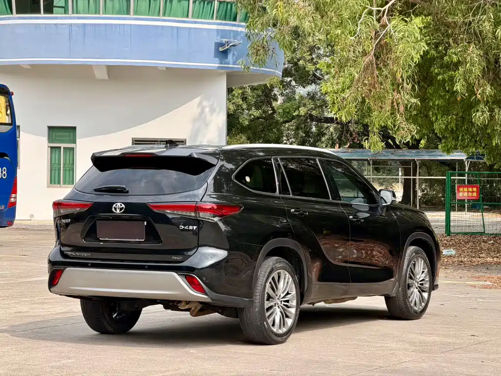 Toyota Toyota Highlander 2022 380T AWD Premium 7-seater 2022 - thumbnail 4