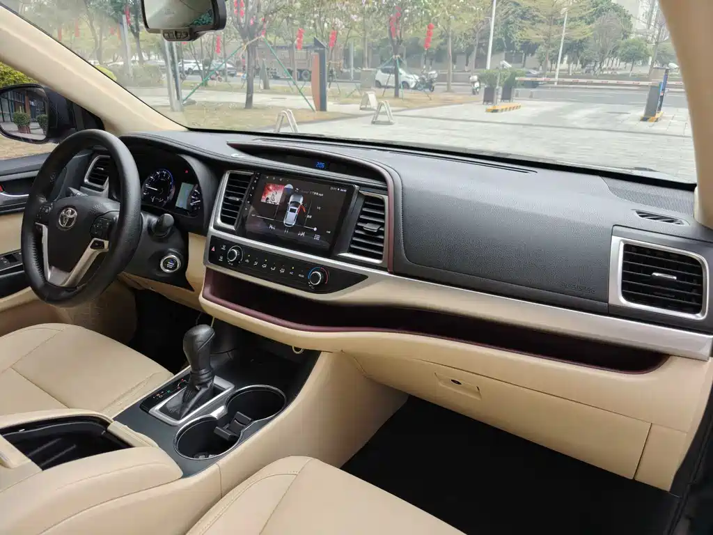Toyota Toyota Highlander 2017 2.0T 2WD LE 7-seater 2017 - thumbnail 8
