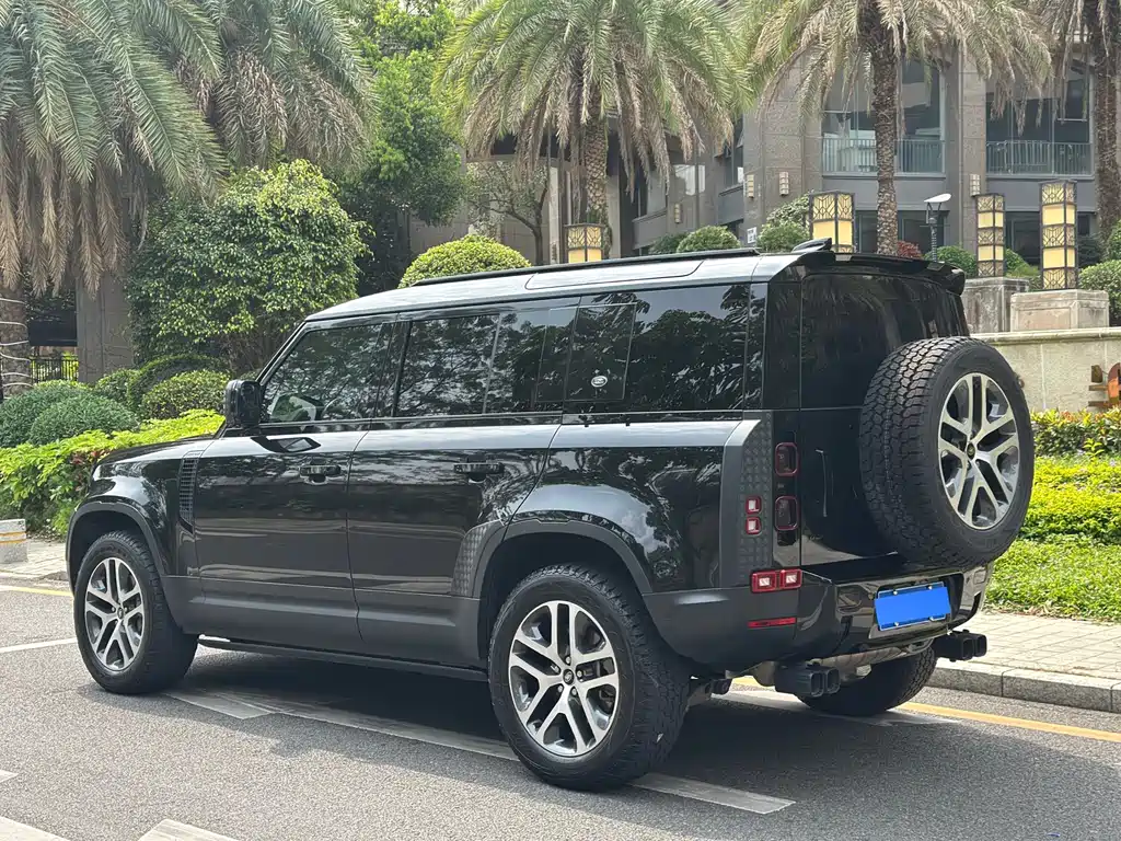 Land Rover Land Rover Defender 2022 110 P400 Dark Black Special Edition 2022 - thumbnail 4