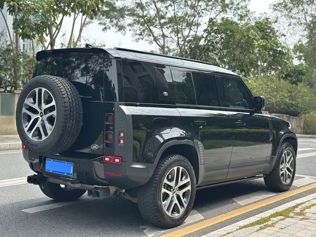 Land Rover Land Rover Defender 2022 110 P400 Dark Black Special Edition 2022 - thumbnail 6