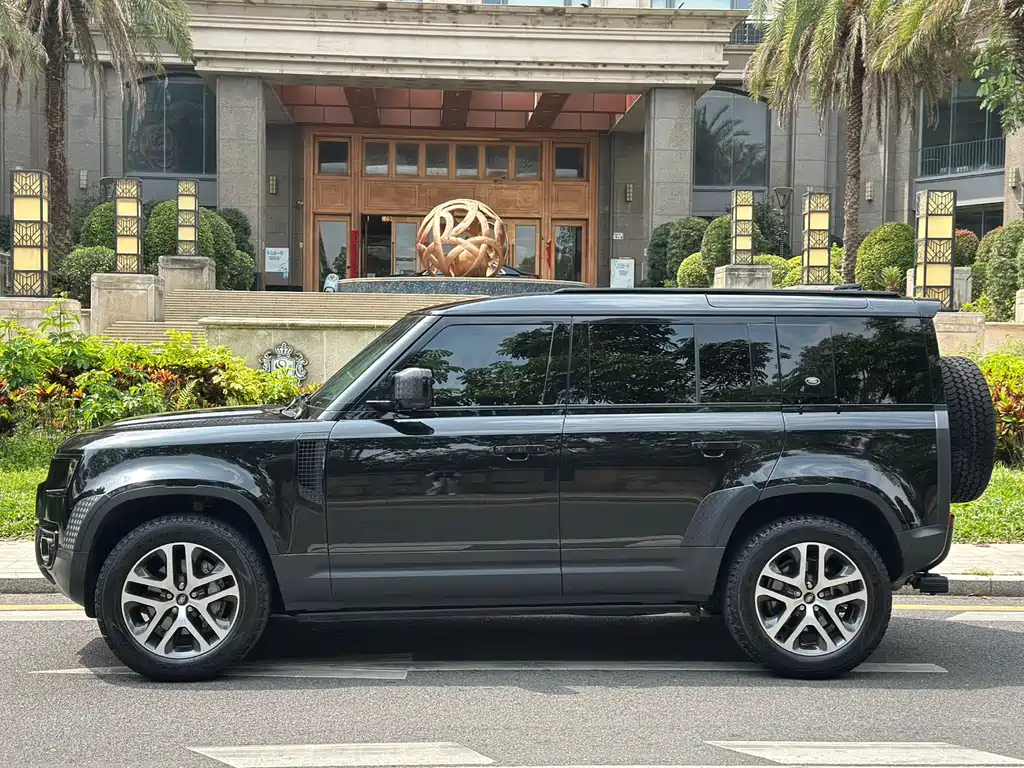 Land Rover Land Rover Defender 2022 110 P400 Dark Black Special Edition 2022 - thumbnail 7