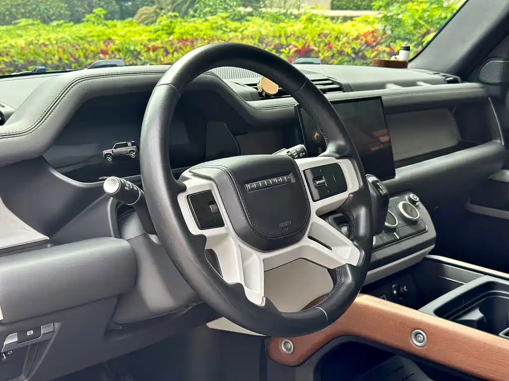 Land Rover Land Rover Defender 2022 110 P400 Dark Black Special Edition 2022 - thumbnail 16