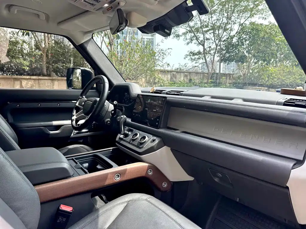 Land Rover Land Rover Defender 2022 110 P400 Dark Black Special Edition 2022 - thumbnail 17