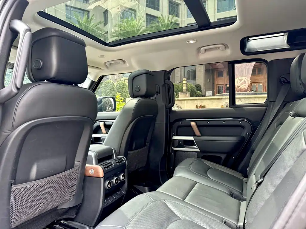 Land Rover Land Rover Defender 2022 110 P400 Dark Black Special Edition 2022 - thumbnail 19