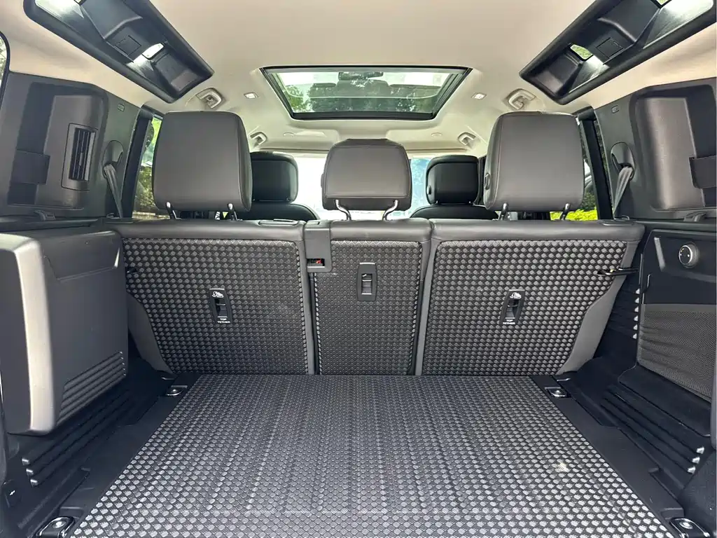 Land Rover Land Rover Defender 2022 110 P400 Dark Black Special Edition 2022 - thumbnail 23