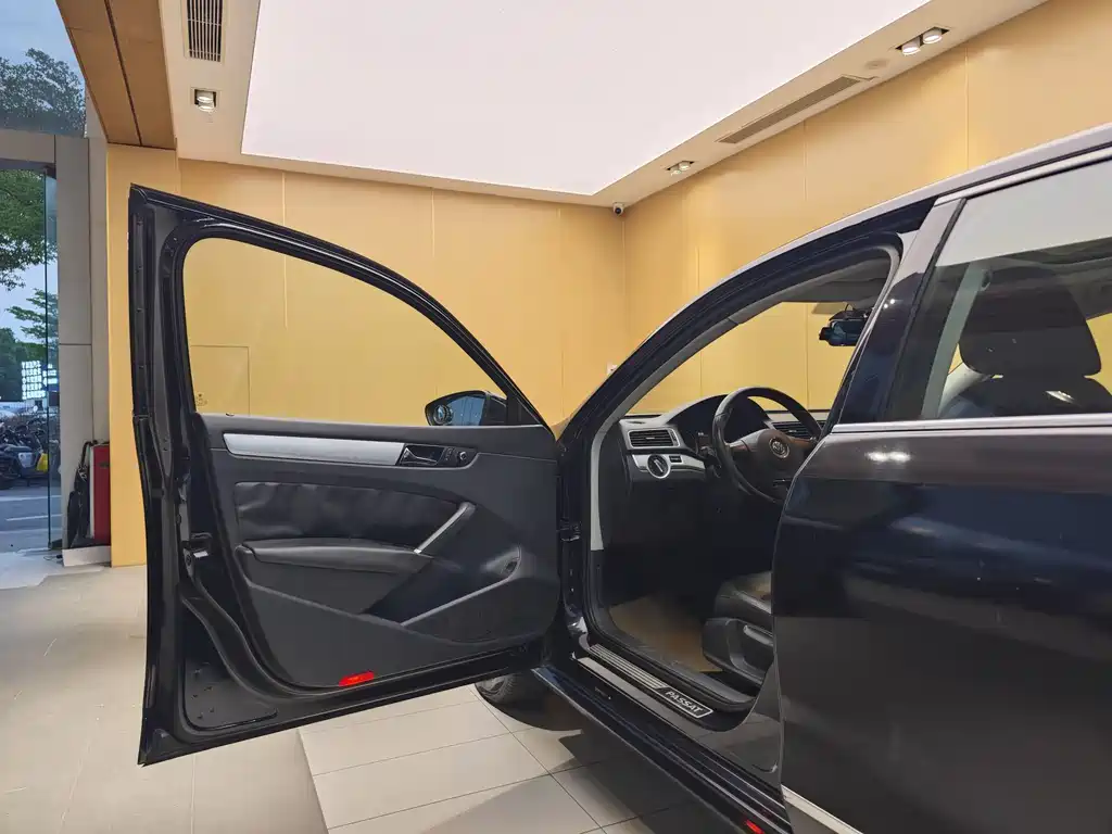 Volkswagen Passat 2014 1.8TSI DSG Premium Edition 2014 - thumbnail 7