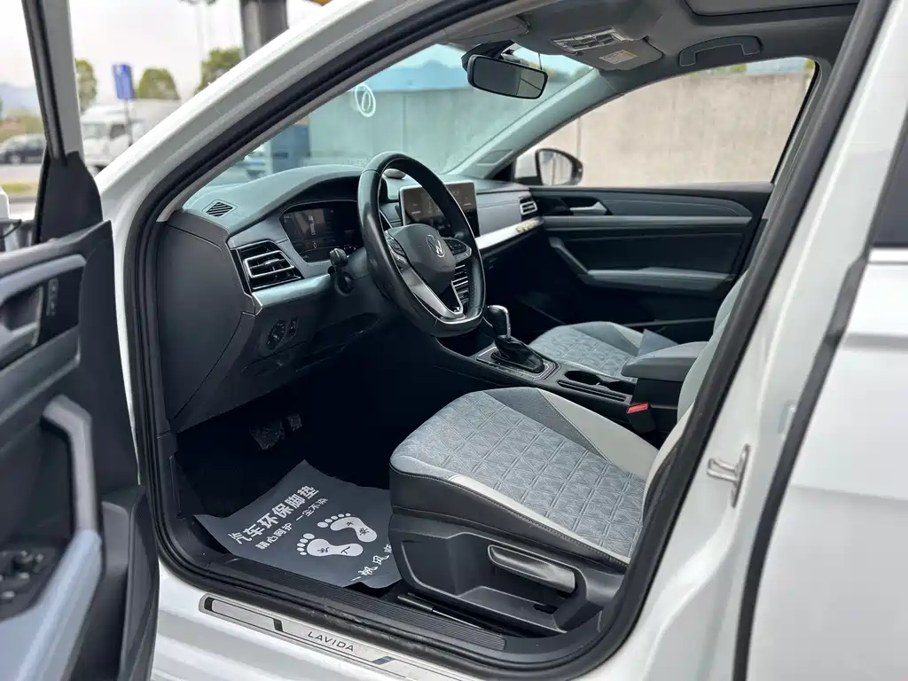 Volkswagen Lavida 2023 280TSI DSG Premium Edition 2022 - thumbnail 4