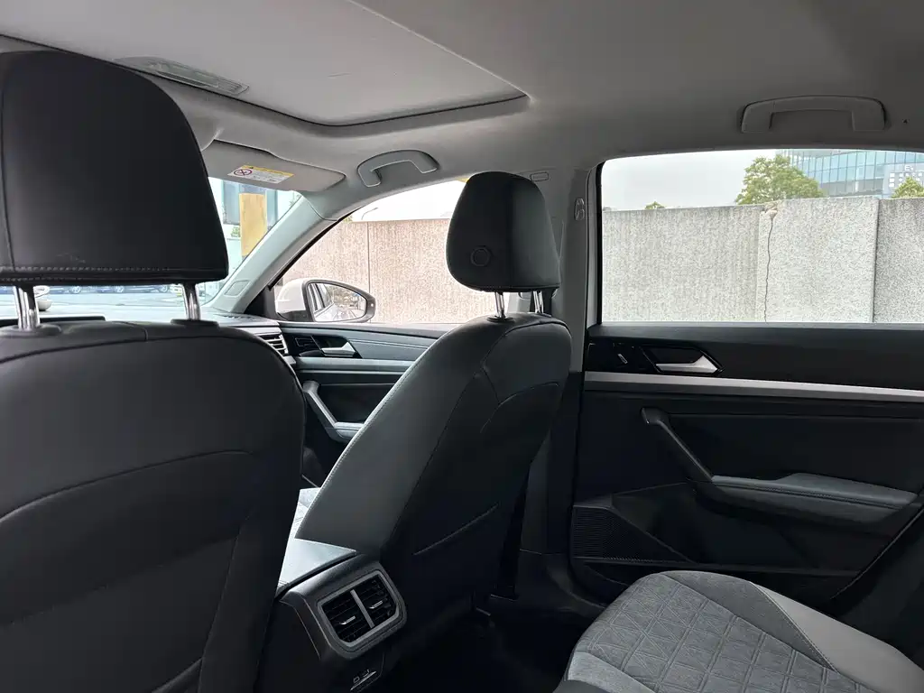 Volkswagen Lavida 2023 280TSI DSG Premium Edition 2022 - thumbnail 5