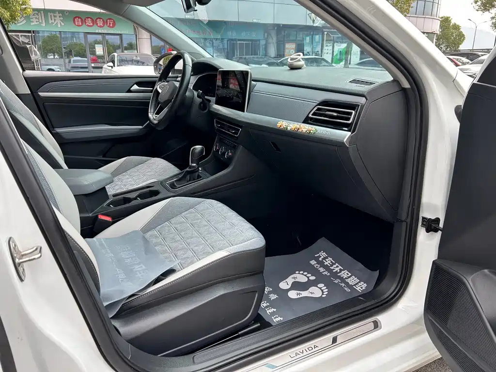 Volkswagen Lavida 2023 280TSI DSG Premium Edition 2022 - thumbnail 10