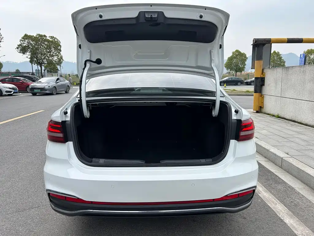 Volkswagen Lavida 2023 280TSI DSG Premium Edition 2022 - thumbnail 12