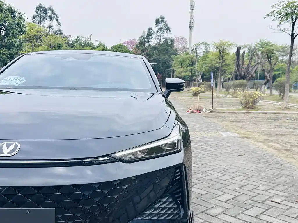 Changan Changan UNI-V 2024 1.5T Premium Sport Edition 2024 - thumbnail 4