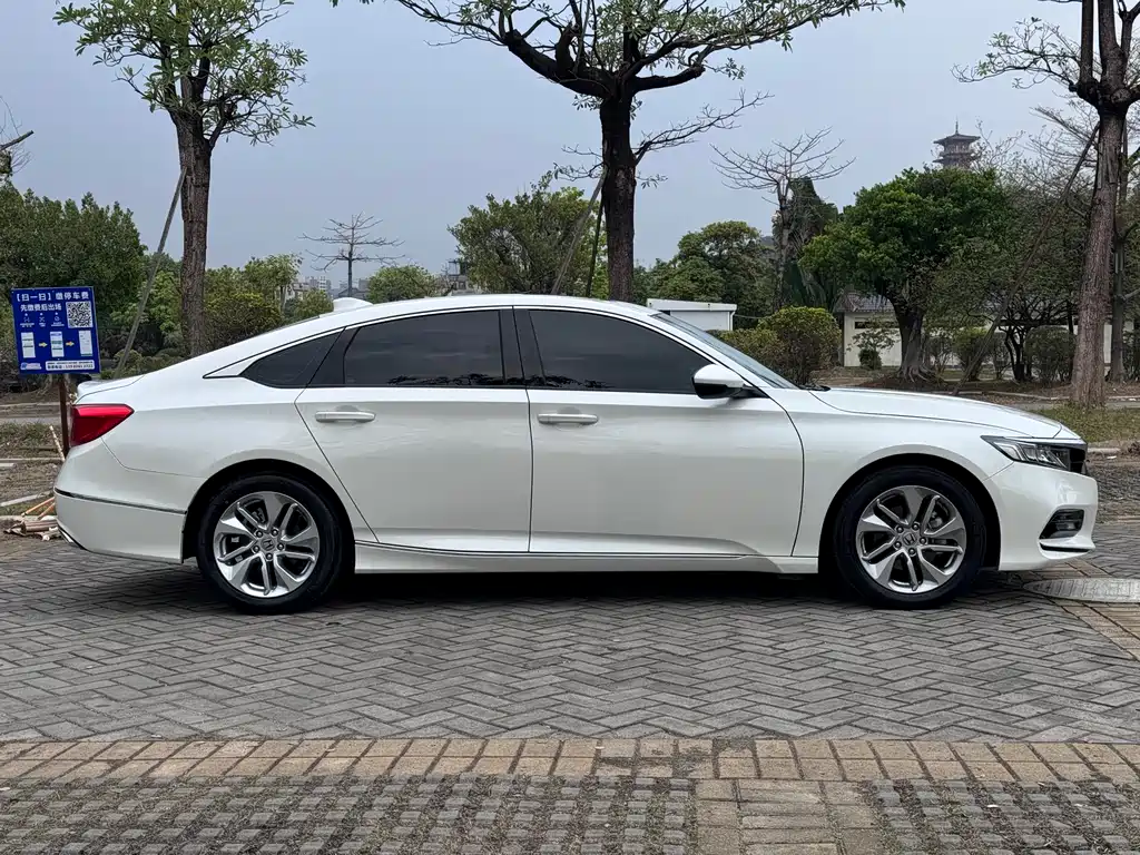 Honda Honda Accord 2018 260TURBO Elite Edition China V 2020 - thumbnail 2