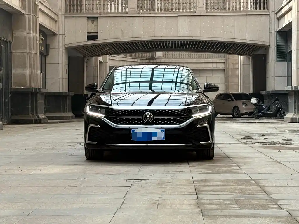 Volkswagen Volkswagen Passat 2022 330TSI Elite Starry Sky Edition 2023 - thumbnail 2