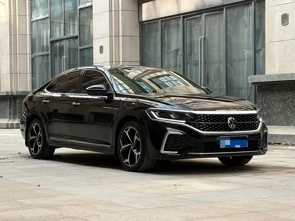 Volkswagen Volkswagen Passat 2022 330TSI Elite Starry Sky Edition 2023 - thumbnail 3
