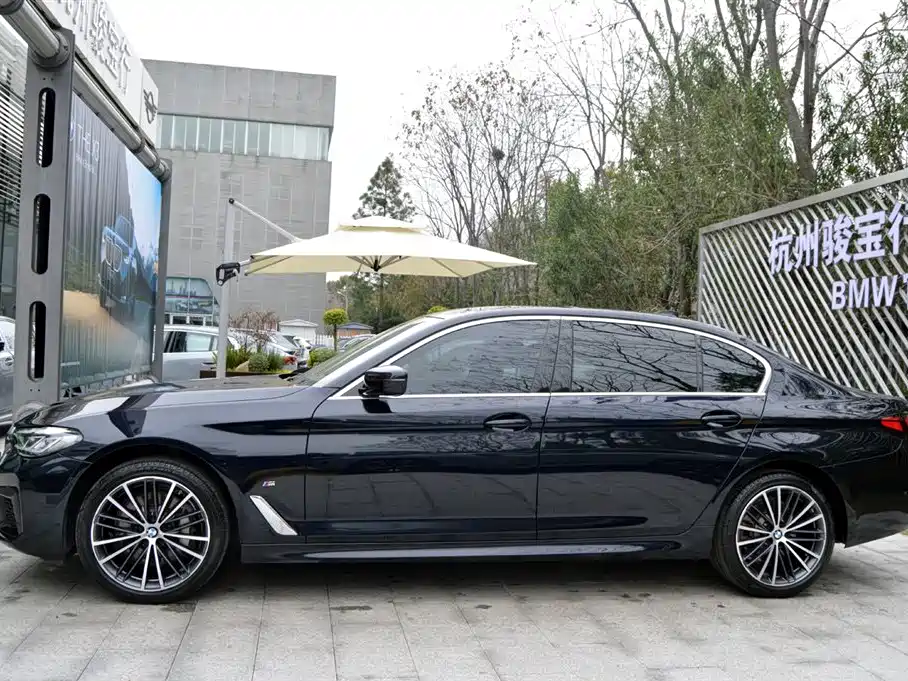 BMW BMW 5 Series 2023 530Li Leading Model M Sport Package 2024 - thumbnail 3