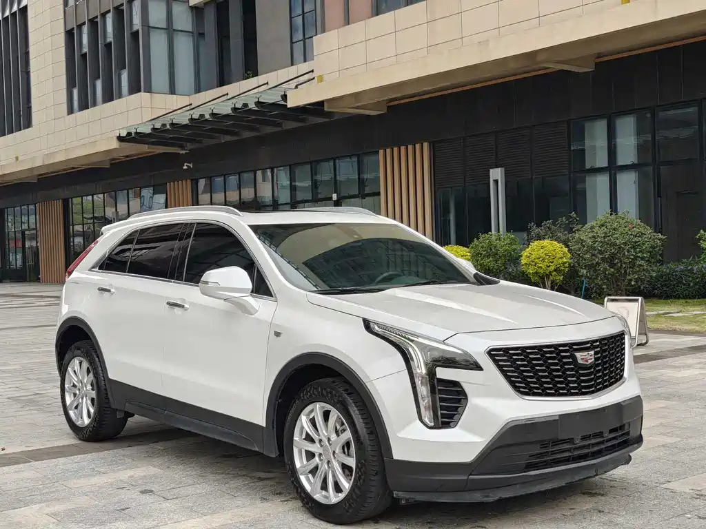 Cadillac Cadillac XT4 2020 28T FWD Technology Edition 2021 - thumbnail 3