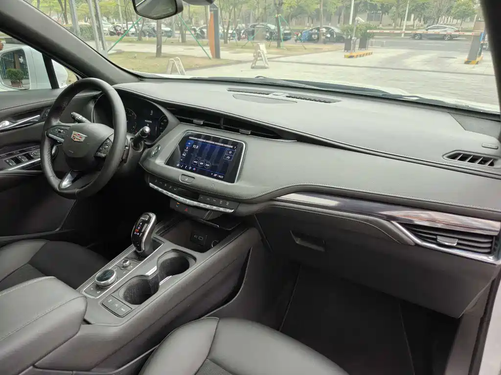 Cadillac Cadillac XT4 2020 28T FWD Technology Edition 2021 - thumbnail 7