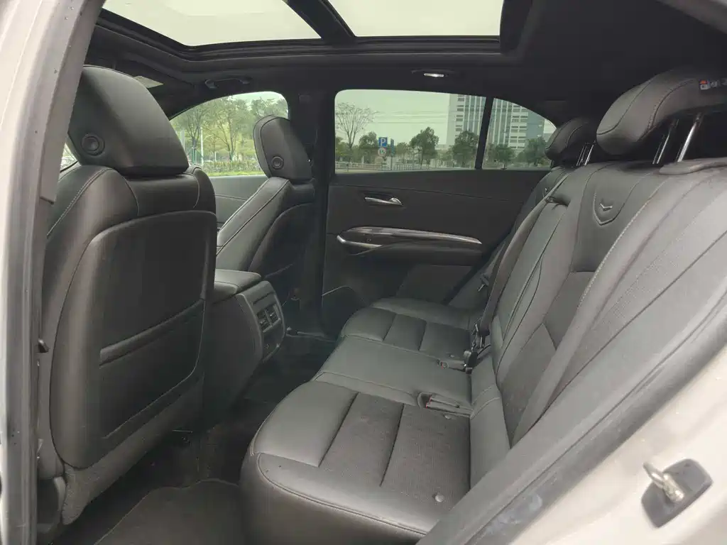 Cadillac Cadillac XT4 2020 28T FWD Technology Edition 2021 - thumbnail 8