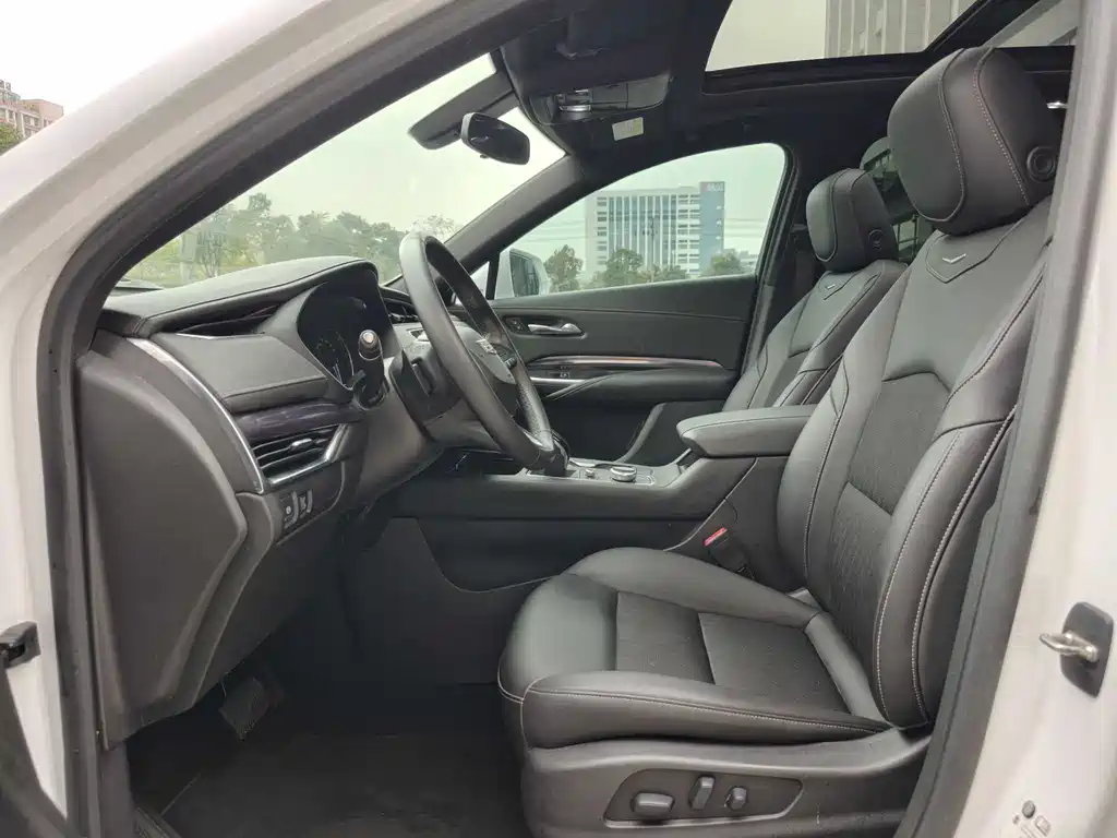 Cadillac Cadillac XT4 2020 28T FWD Technology Edition 2021 - thumbnail 9
