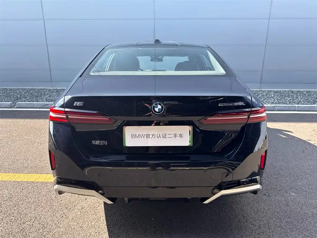BMW BMW i5 2024 eDrive 35L M Sport Package 2025 - thumbnail 3