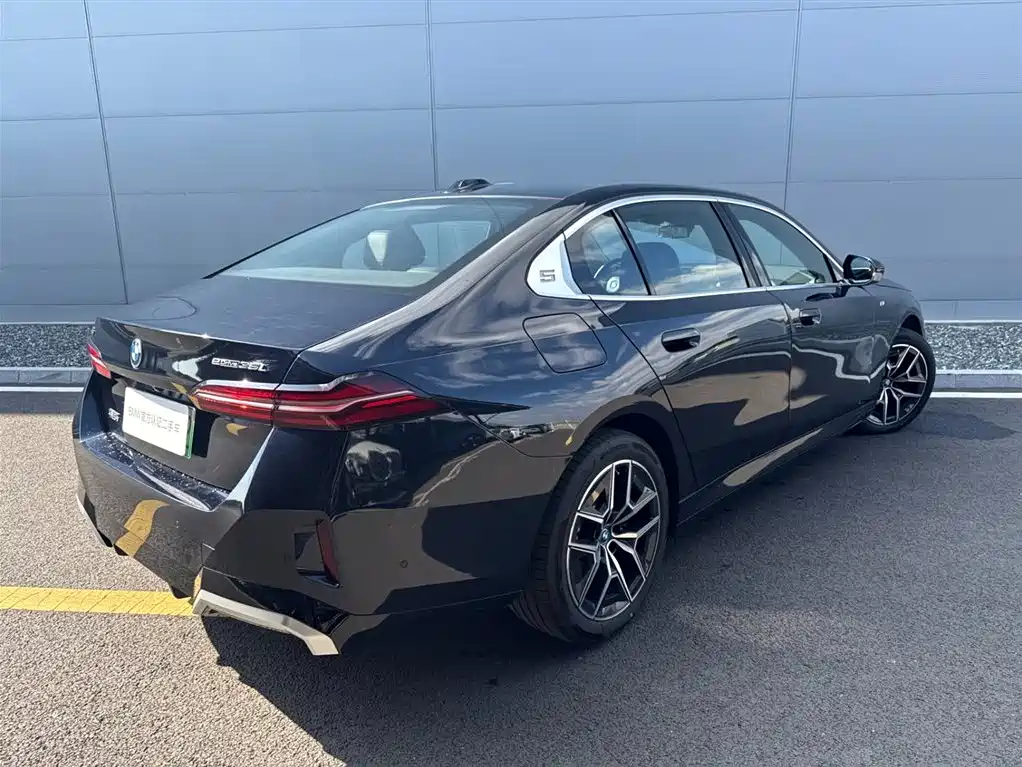 BMW BMW i5 2024 eDrive 35L M Sport Package 2025 - thumbnail 4