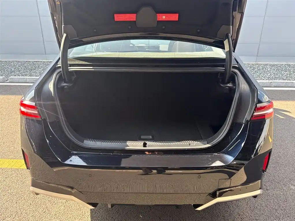 BMW BMW i5 2024 eDrive 35L M Sport Package 2025 - thumbnail 9