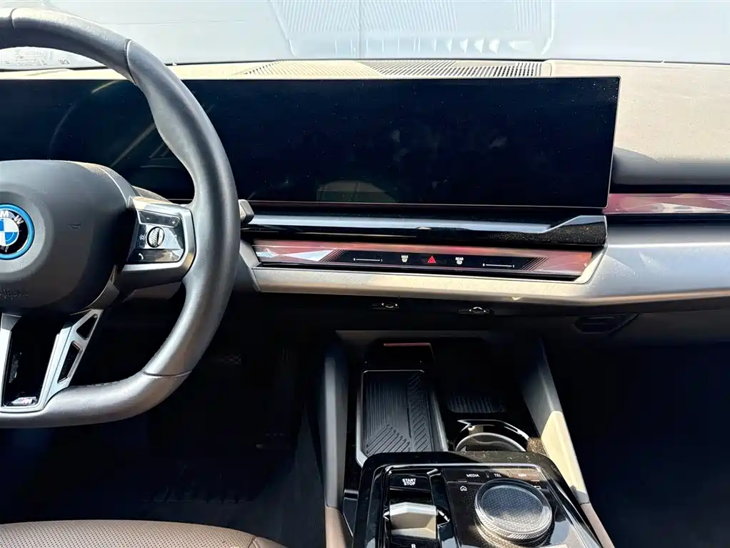 BMW BMW i5 2024 eDrive 35L M Sport Package 2025 - thumbnail 13