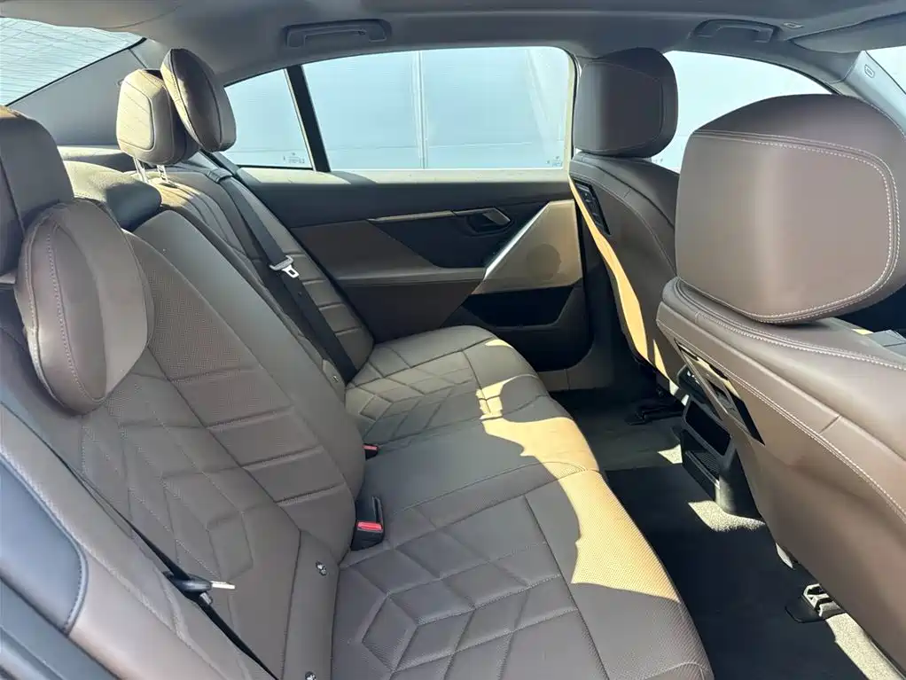 BMW BMW i5 2024 eDrive 35L M Sport Package 2025 - thumbnail 17
