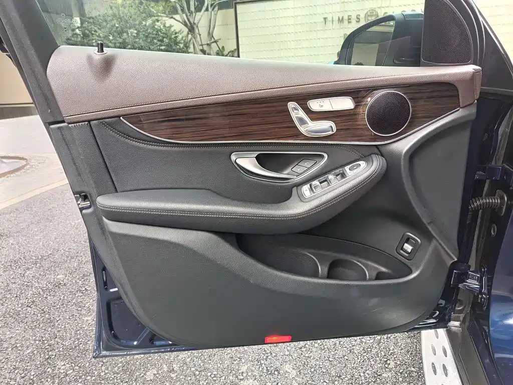 Mercedes-Benz Mercedes-Benz GLC 2016 GLC 260 4MATIC Sport Edition 2016 - thumbnail 10