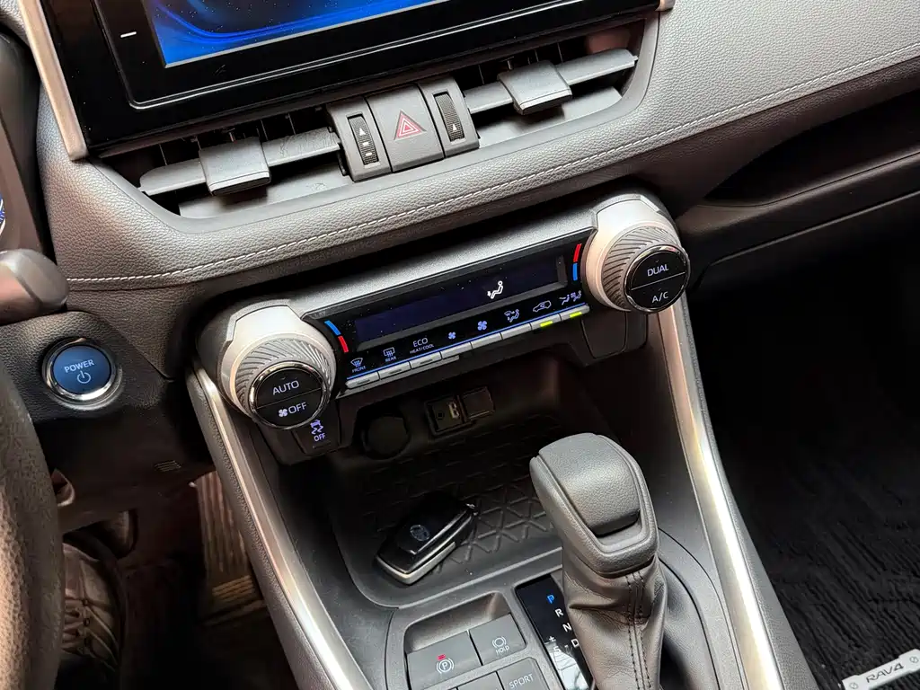 Toyota RAV4 2020 Hybrid 2.5L E-CVT 2WD Premium Edition 2020 - thumbnail 11