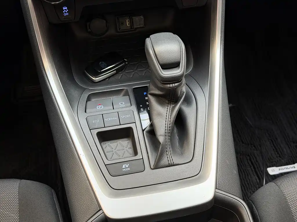 Toyota RAV4 2020 Hybrid 2.5L E-CVT 2WD Premium Edition 2020 - thumbnail 16