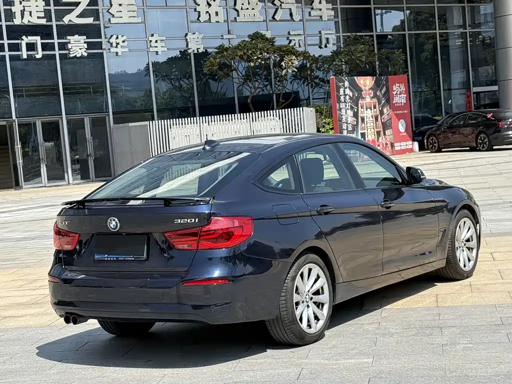 BMW BMW 3 Series GT 2018 320i Luxury Design Package 2018 - thumbnail 12
