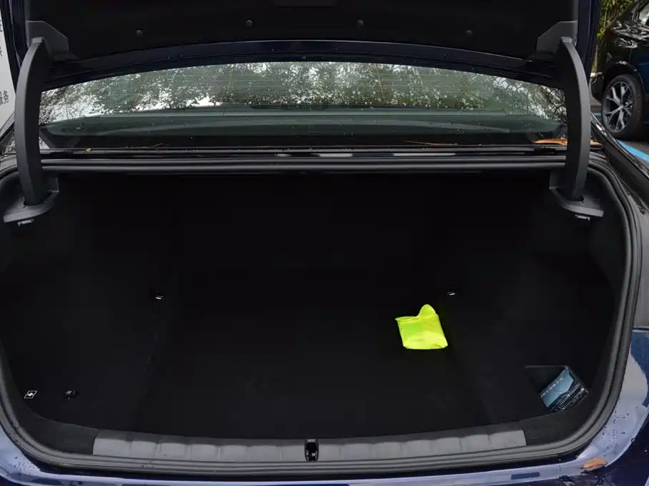 BMW BMW 7 Series 2023 Model Year Facelift 740Li Executive M Sport Package 2024 - thumbnail 13