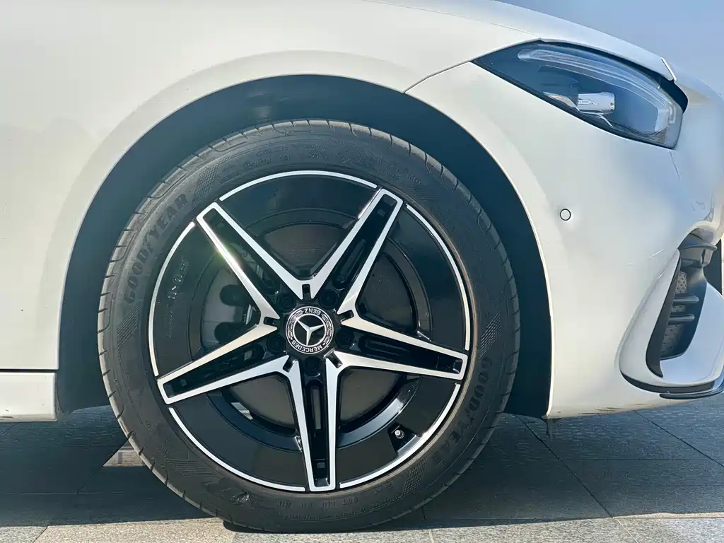 Mercedes-Benz Mercedes-Benz C-Class 2025 Model Year Facelift C 260 L Night Sport Edition 2025 - thumbnail 5